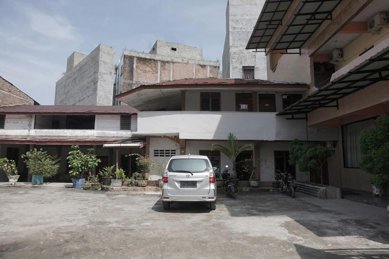 Oyo 2200 Hotel Gunung Sari Rantauprapat Exterior photo
